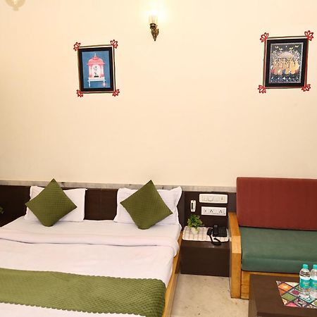 Hotel Suncity By Sharnam Nāthdwāra Екстериор снимка