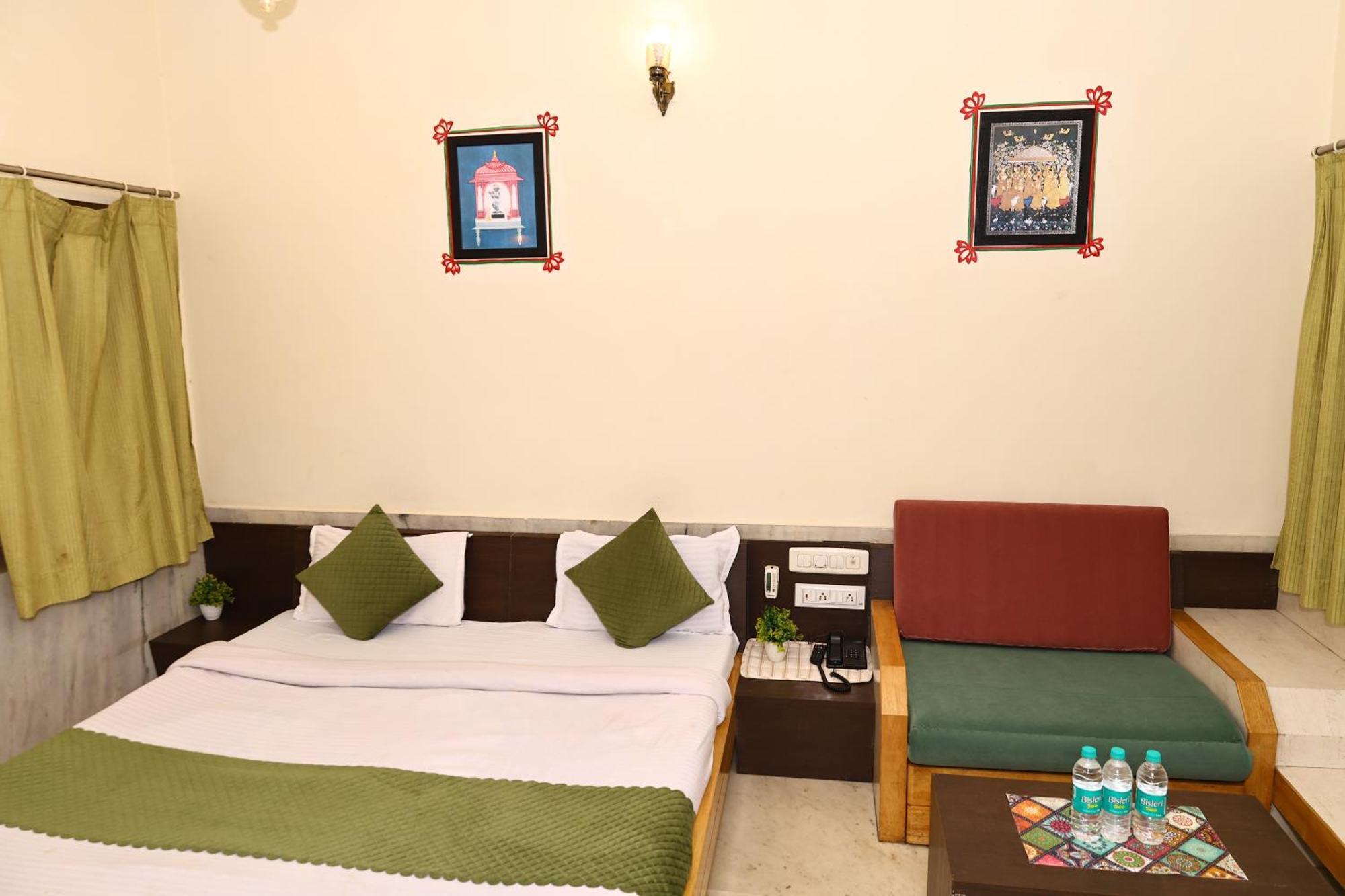Hotel Suncity By Sharnam Nāthdwāra Екстериор снимка