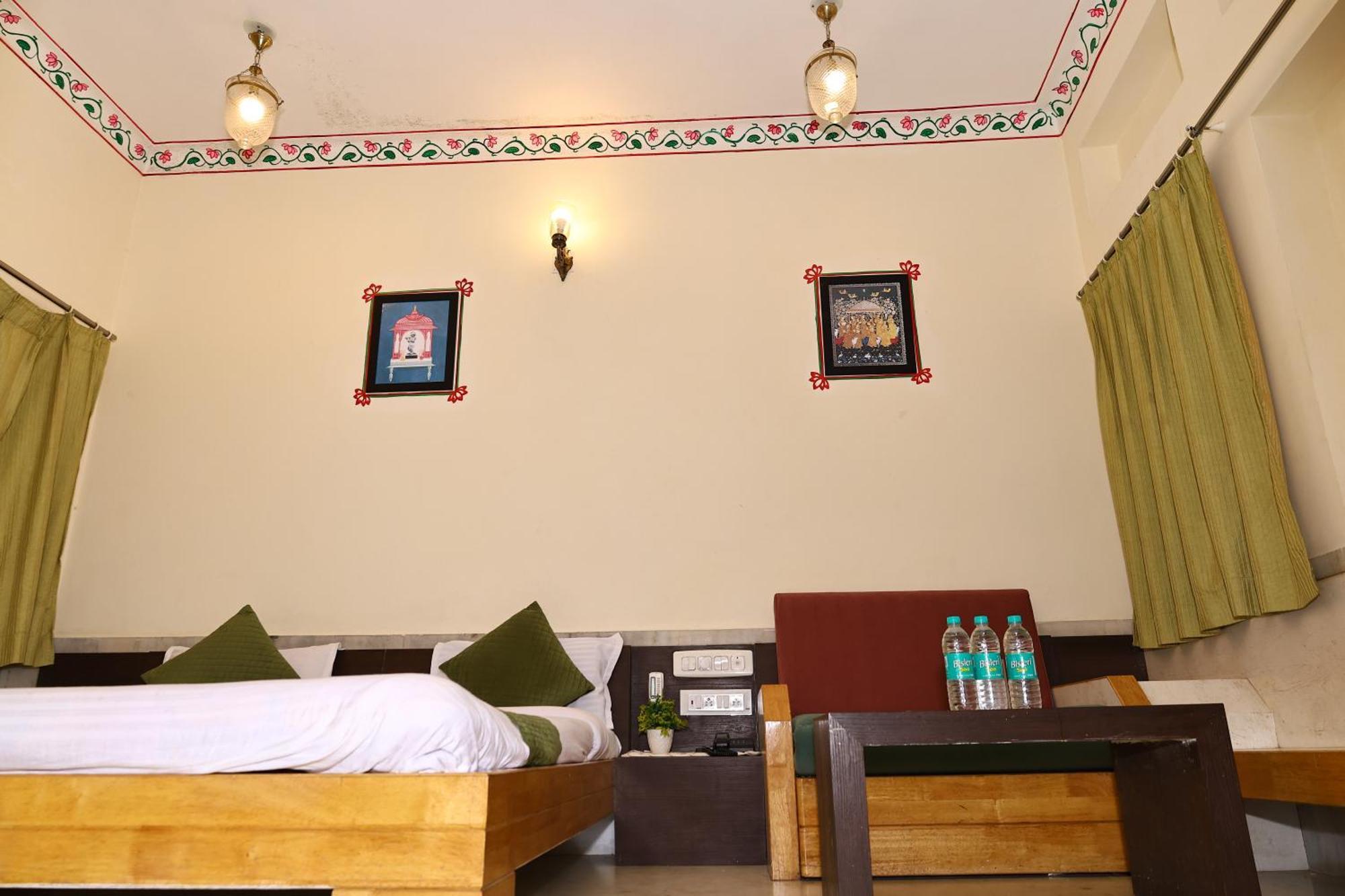 Hotel Suncity By Sharnam Nāthdwāra Екстериор снимка