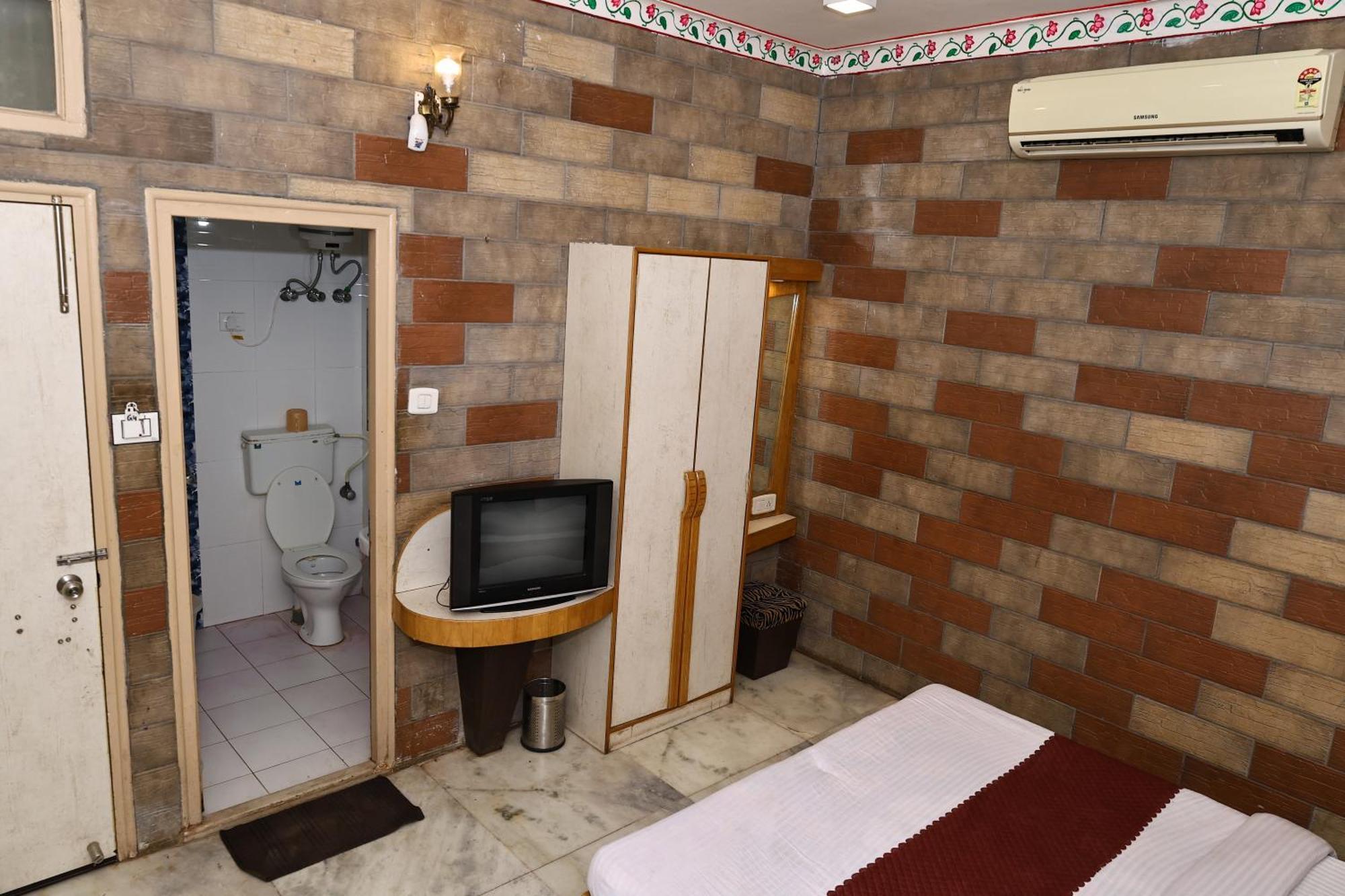 Hotel Suncity By Sharnam Nāthdwāra Екстериор снимка