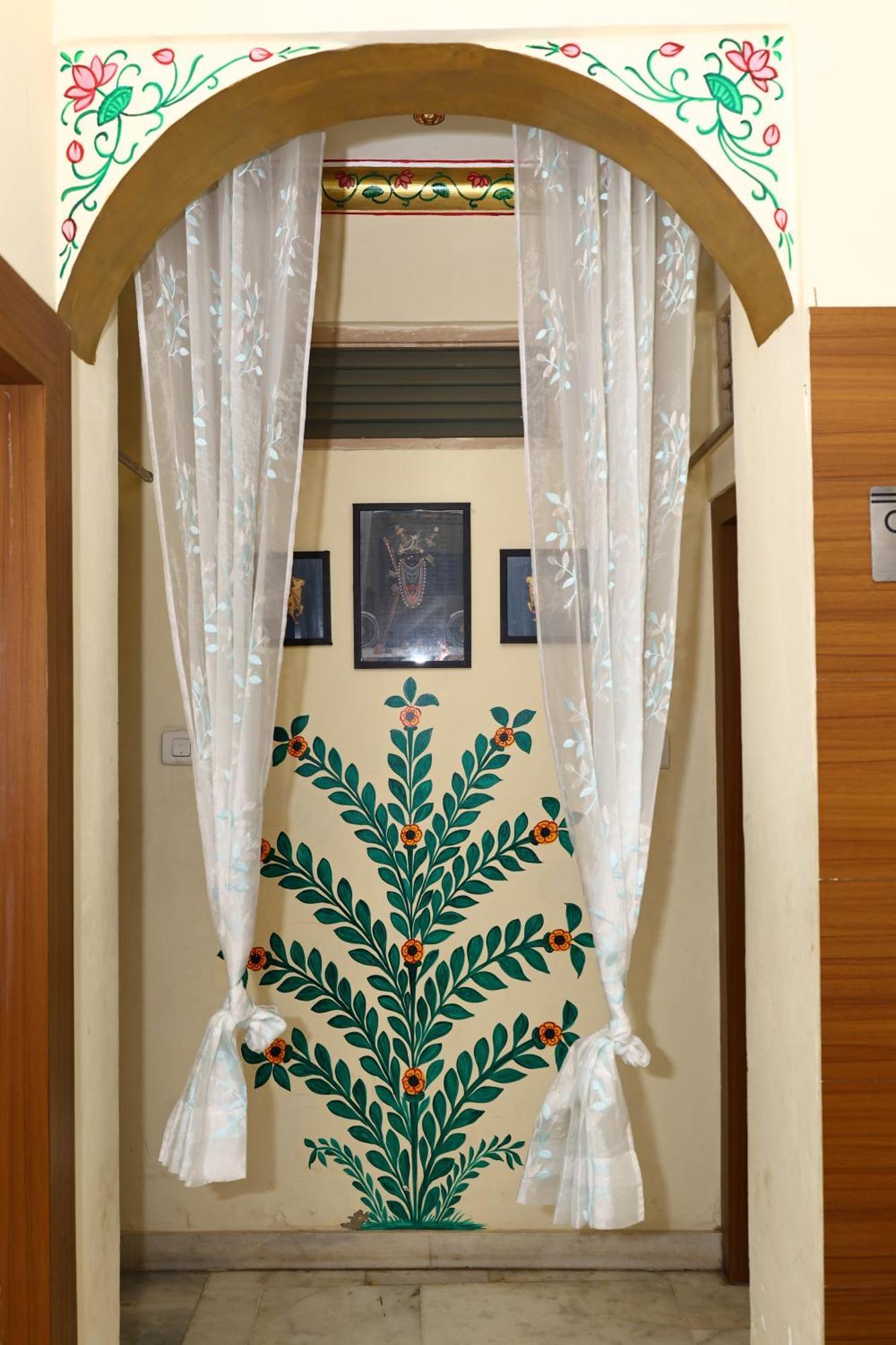 Hotel Suncity By Sharnam Nāthdwāra Екстериор снимка